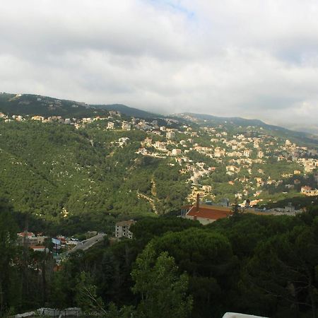 Colibri Hotel Brummana Esterno foto