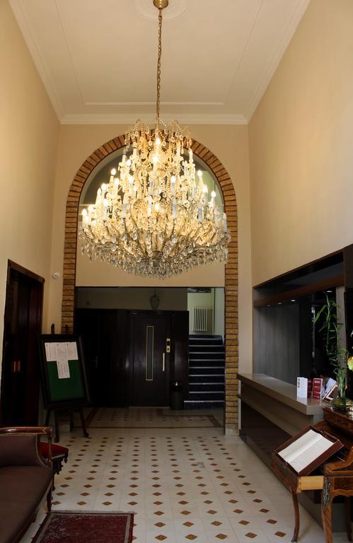 Colibri Hotel Brummana Esterno foto