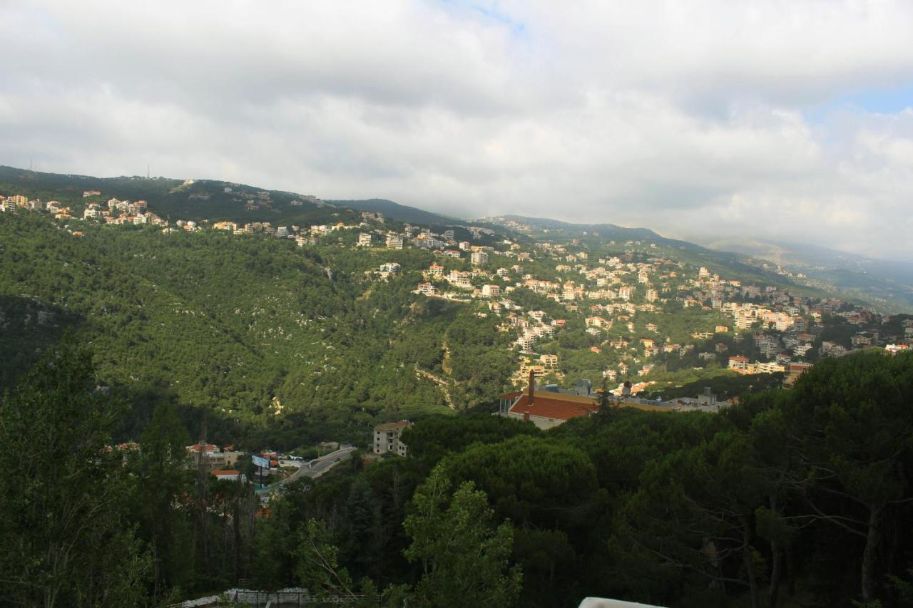 Colibri Hotel Brummana Esterno foto